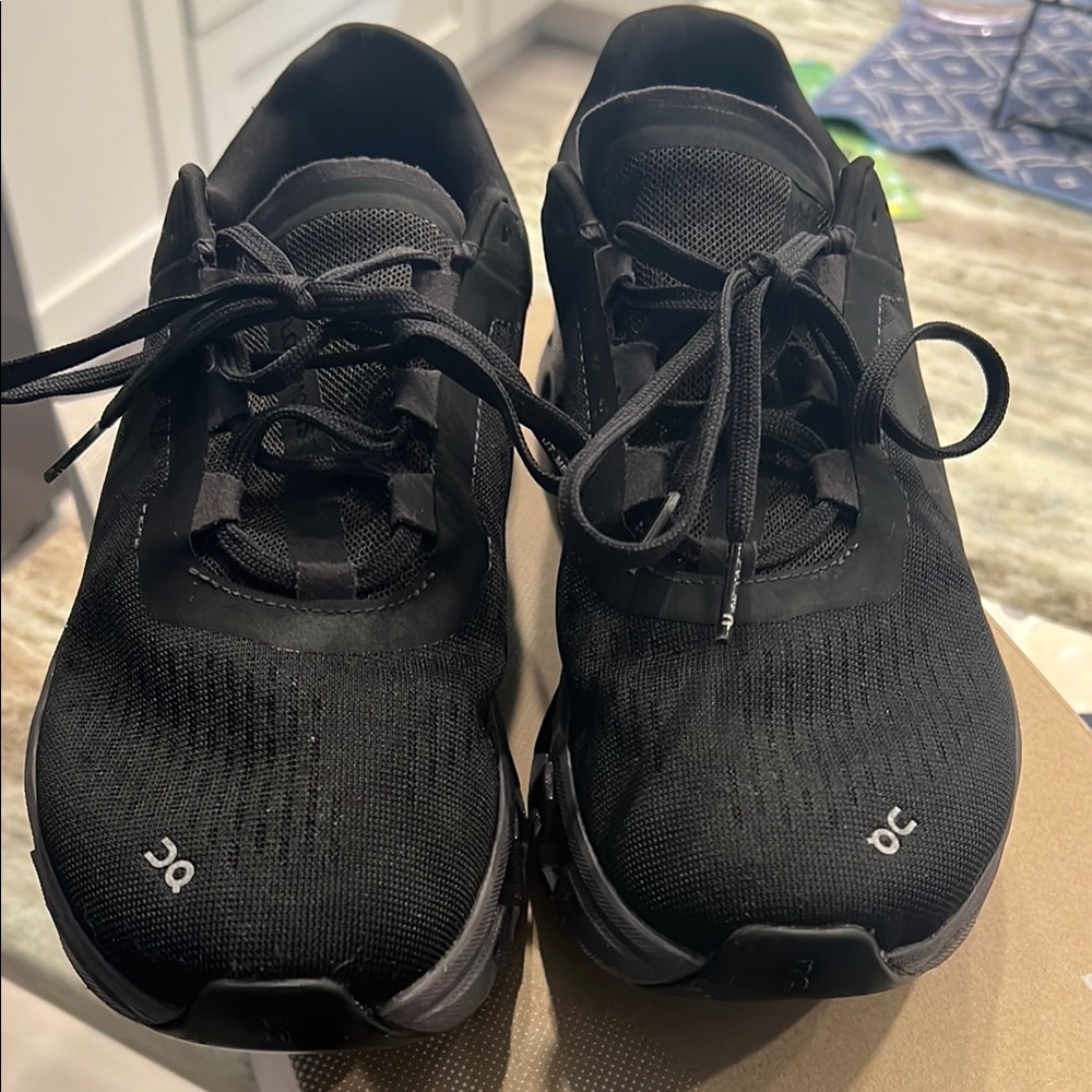 On Running women’s Black Sneakers